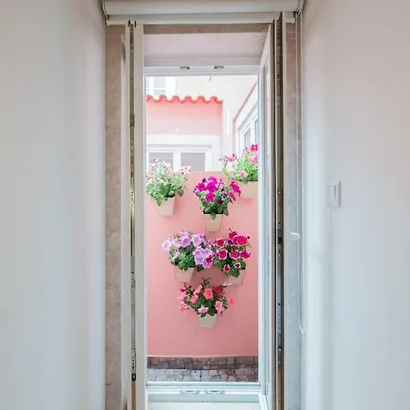 Sunshine House - Exclusive Apartment - Home By The Castle Lisbon Exterior photo